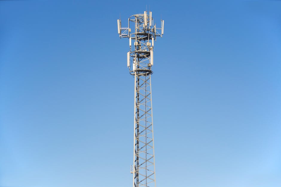 5G, Wi-Fi, 블루투스 아이콘이 연결된 스마트 기기들