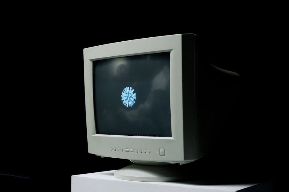 책상 위에 놓인 두꺼운 브라운관 CRT 모니터