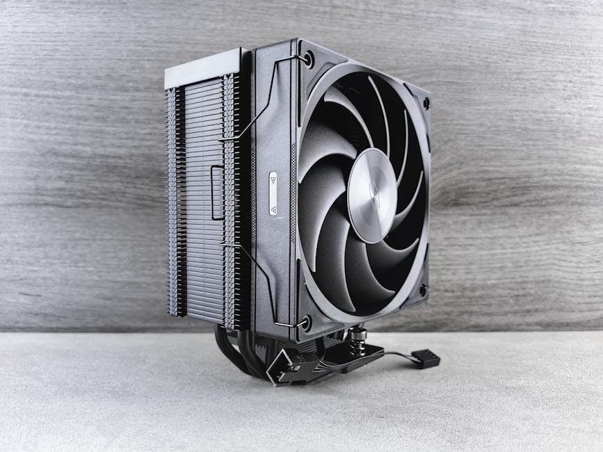 다양한 형태의 CPU 쿨러와 컴퓨터 내부 모습