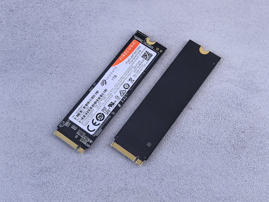 컴퓨터용 고성능 NVMe SSD와 부품 구성