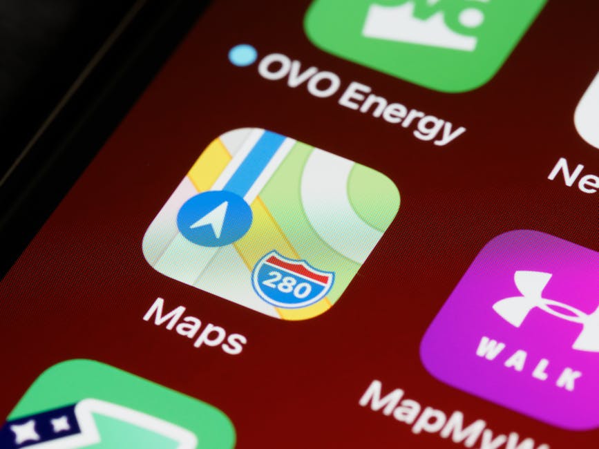 애플의 통합적인 iOS 생태계를 보여주는 다양한 기기 이미지