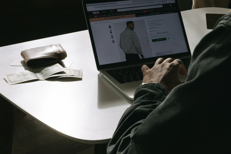 💻 매달 ‘월급 도둑’ 맞고 있나요? 디지털 충동구매 함정에서 벗어나 돈 버는 습관 5가지