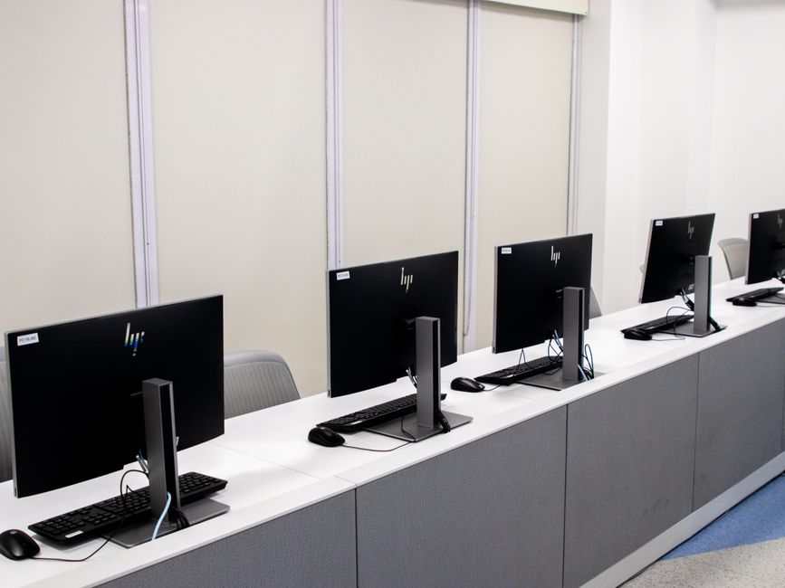 웹 브라우저를 정리하여 PC 성능을 최적화하는 모습