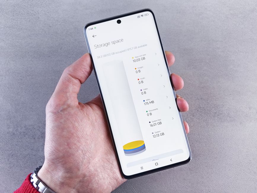 💻 사진은 안 지우고 스마트폰 용량 50GB 즉시 확보하는 '디지털 유령 파일' 청소 마법
