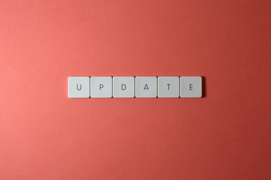 💻 폰/PC 업데이트, 무조건 미루면 해킹·오류 폭탄! 데이터 날리지 않고 '디지털 수명 2배' 늘리는 스마트 습관 5가지