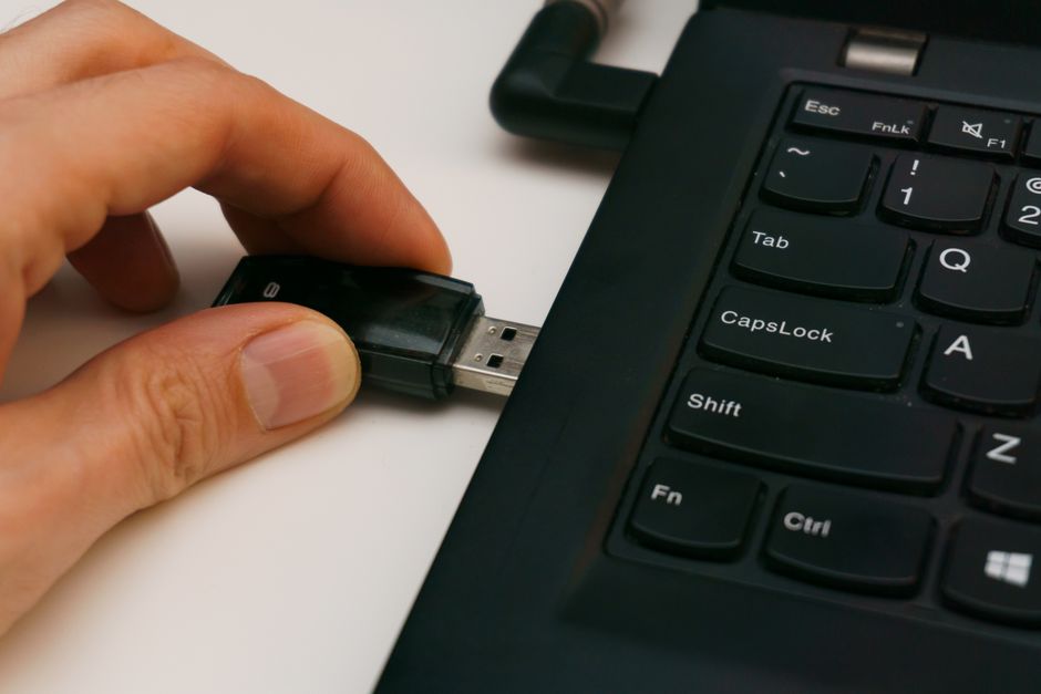 USB 드라이브 먹통과 데이터 유실 위기 상황
