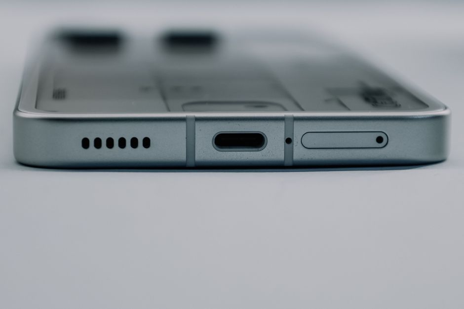 💻 USB, 충전, 이어폰 포트가 자꾸 버벅이고 인식 안 될 때? 답답함은 기본, 수리비 폭탄과 데이터 유실까지 막는 '5분 포트 관리' 기적의 습관 5가지